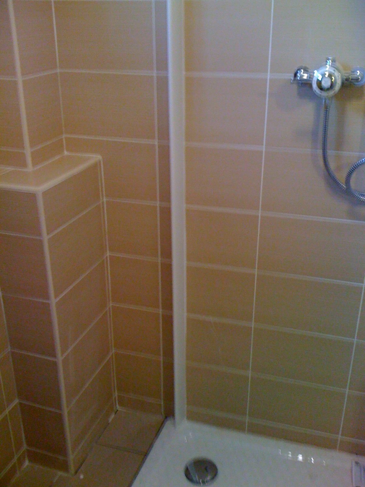 Splashblade are now producing a 2 metre length Splashblade, suitable for walk in showers that still require a shower curtain due to health and safety issues. The back of the new 2 metre length also has keyhole fixing allowing it to be screwed to the wall as well as having the option with the  strong adhesive tape  giving the end user the option in fixing.